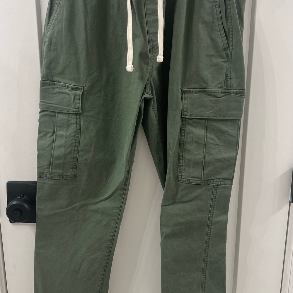 Old Navy Olive Cargo Pants for Men
